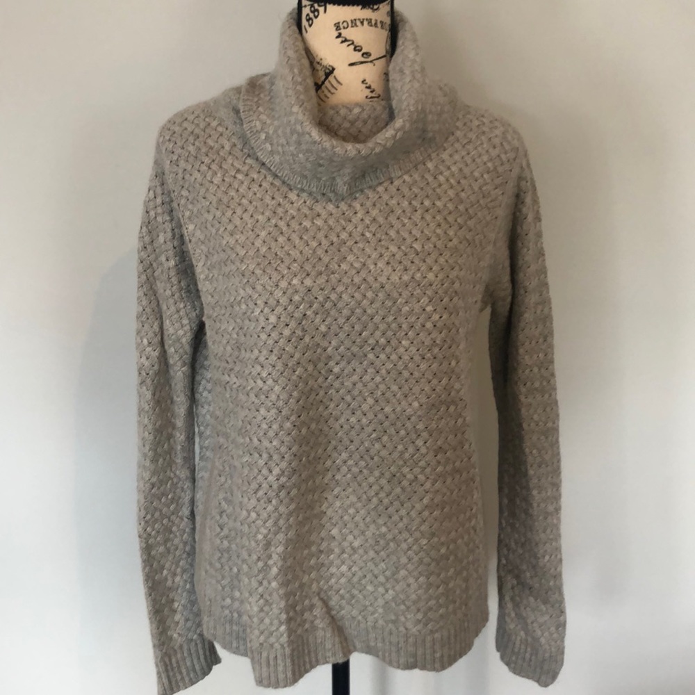 Alfred Sung women’s  Lg sweater